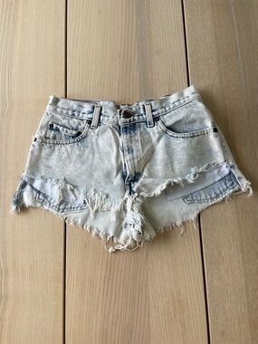 Levi’s Light Wash Cut-off Distressed Denim Shorts - Casual Summer Cutoffs size30